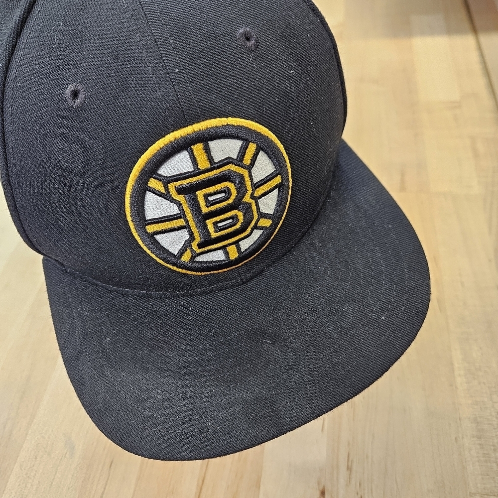 Fanatice Boston Bruins Men’s Flat Visor Hat Adjustable